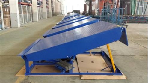 廠家直銷液壓固定式登車橋 倉儲裝卸貨升降機 物流碼頭專用平臺_液壓機械欄目_